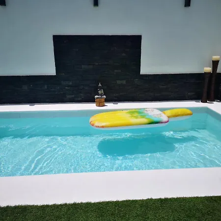 Sunny Paradise, Heater Pool קורלחו