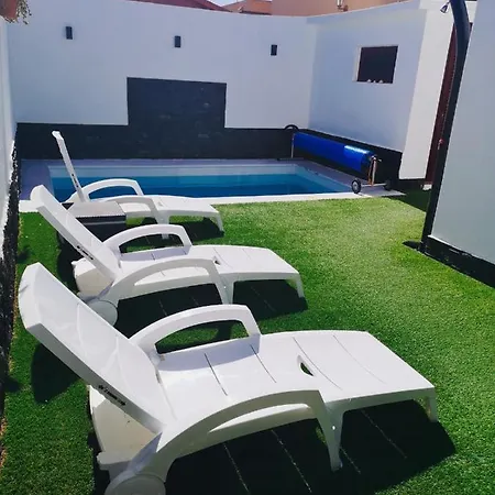 Sunny Paradise, Heater Pool וילה קורלחו
